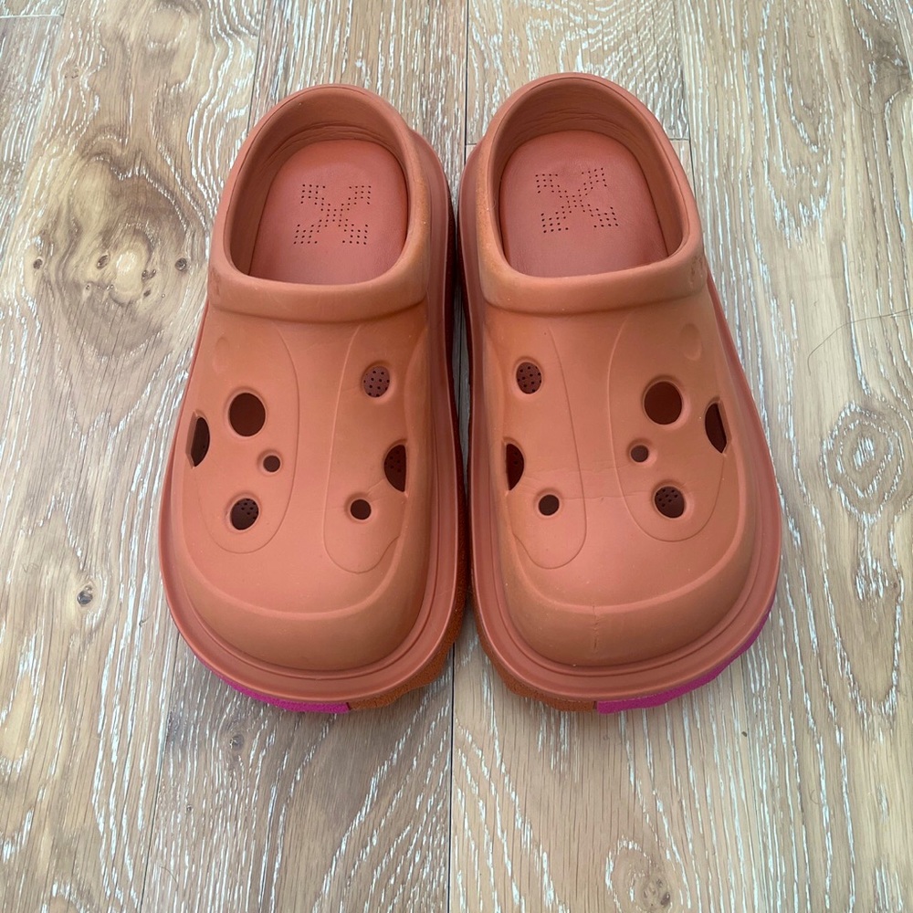 Off-White Women’s Sponge Perforated Clogs Size 39